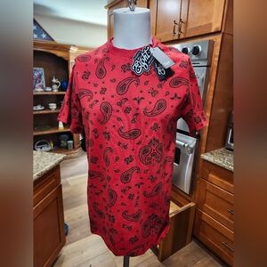 Eighty Eight Black Paisley Short Sleeve T-Shirt In Red Colorway Size Med (NWT)